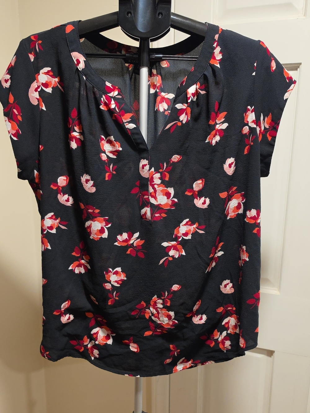 41 Hawthorn Black Floral Split-Neck Short Sleeve Blouse
